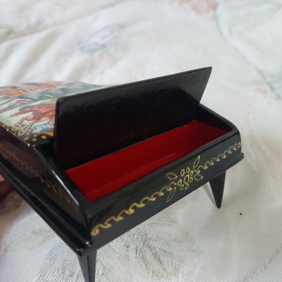 Ukrainian Hand-Painted Wooden Grand Piano Trinket Box - Picture 3 of 9